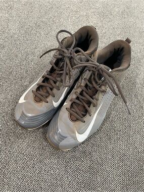 Nike Men's Gray and White Baseball Cleats